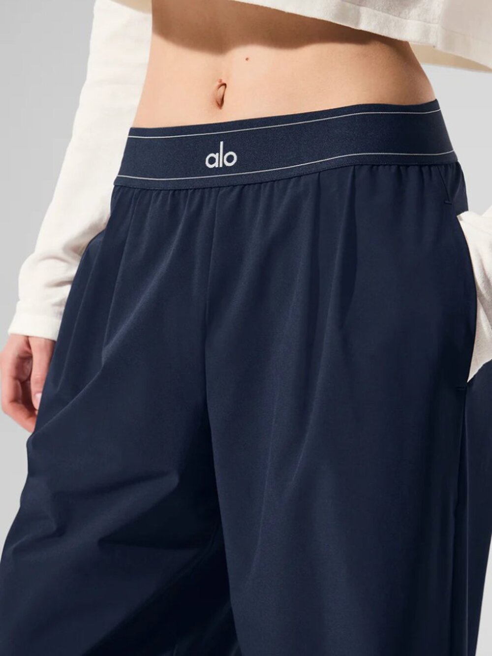 ๐ Navy Blue Alo Yoga High-Waisted Loose Fit Suit Up Pants NWT Regular(30 inch) - Picture 7 of 9